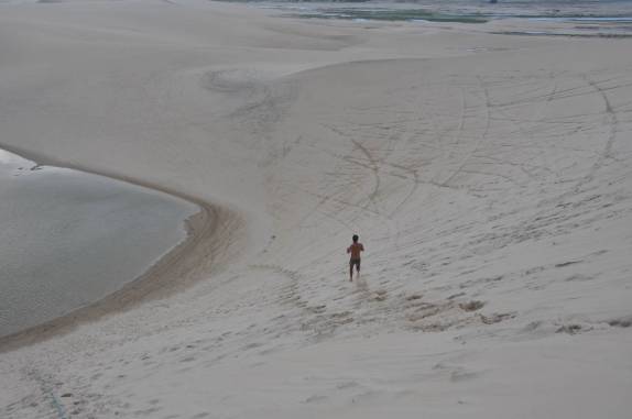 Descendo em disparada a Duna do Funil, em Tatajuba - CE